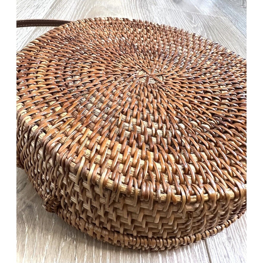 RATTAN ROUND CROSSBODY PURSE..! - Picture 7 of 8